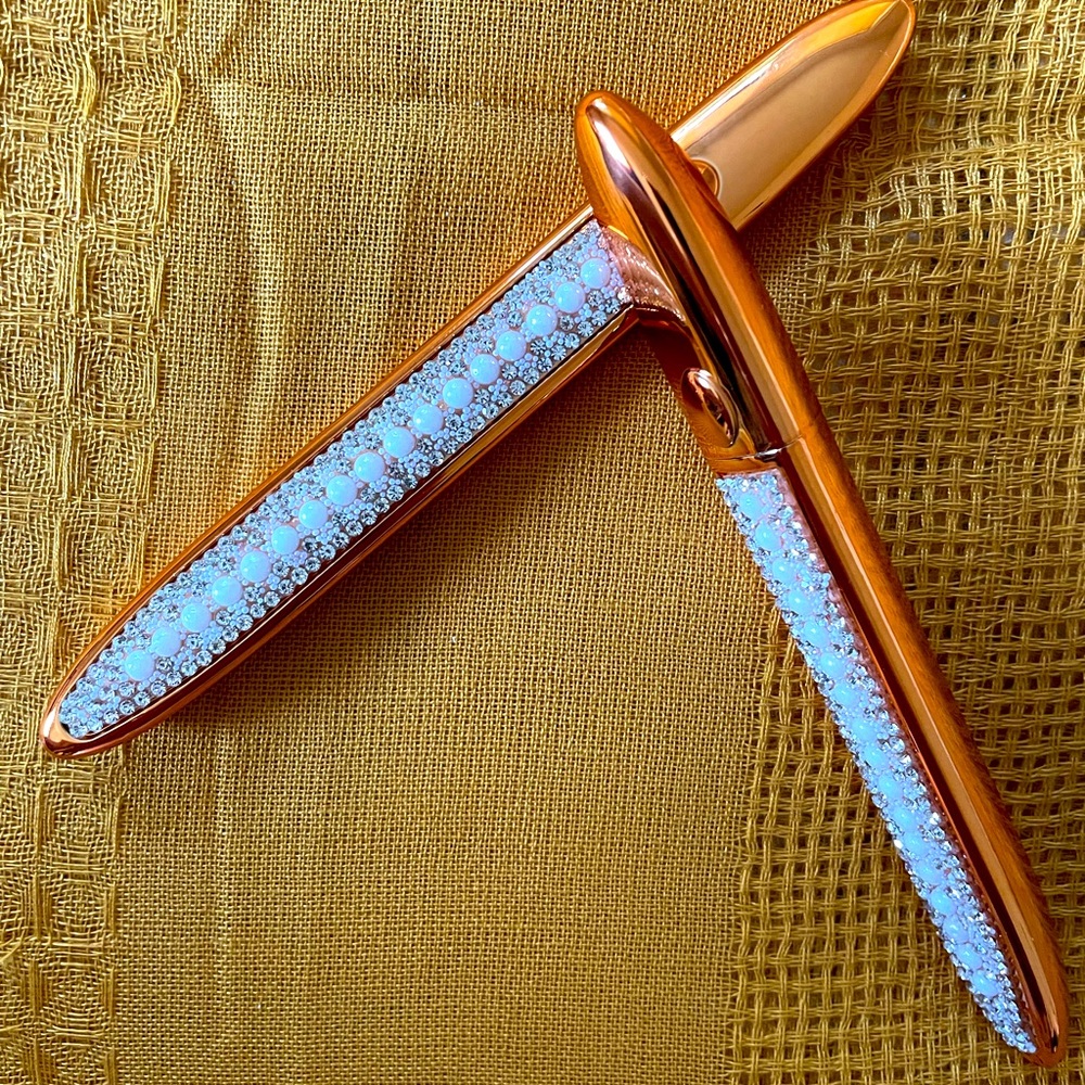 Magnetic lash glue pen